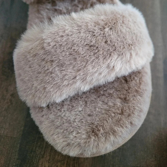 NWOB Koolaburra By UGG Amphora Fuzz-Oh Faux Fur Sandal - Picture 10 of 11